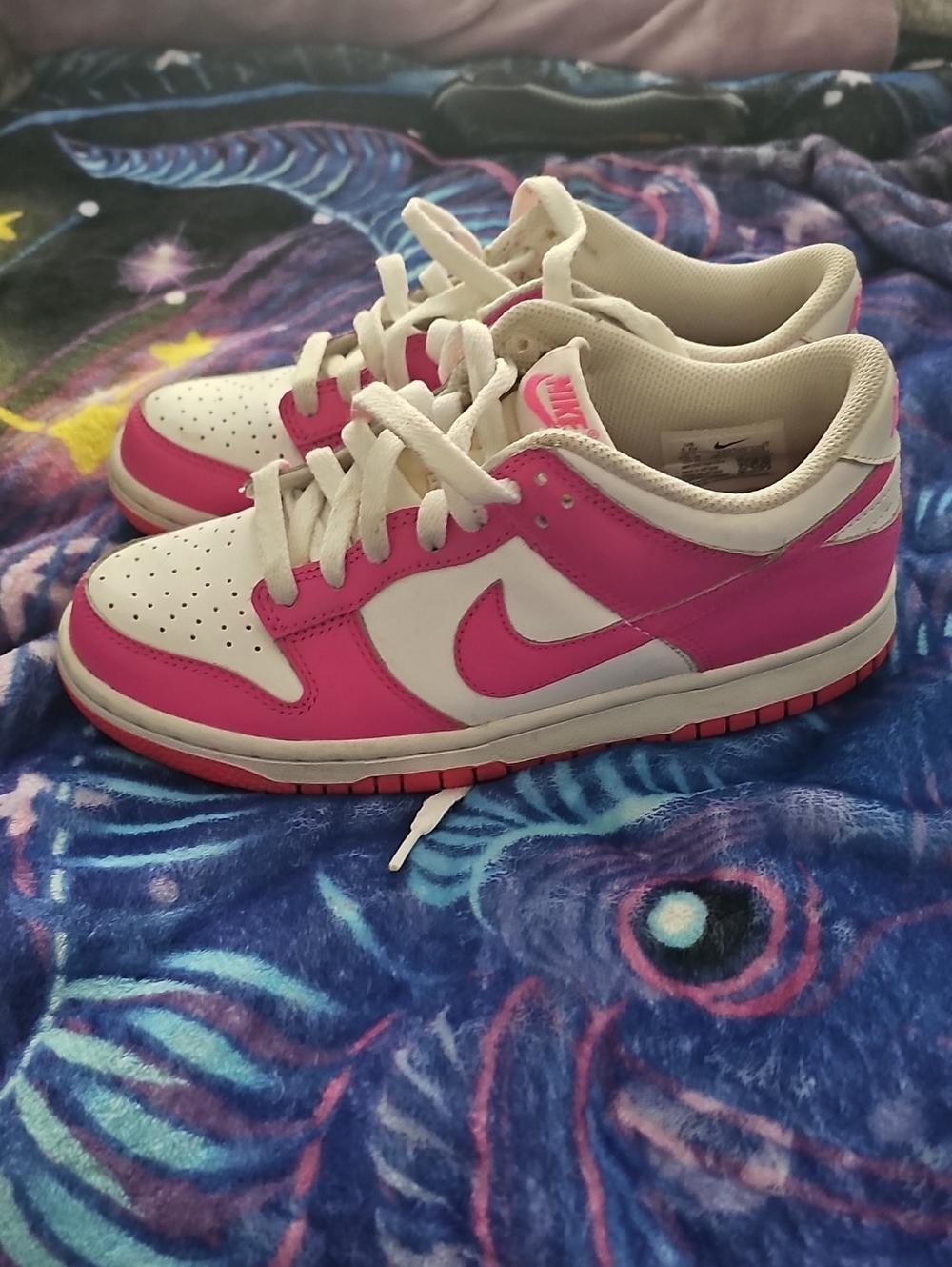 Nike Low-Top Sneakers White and Pink